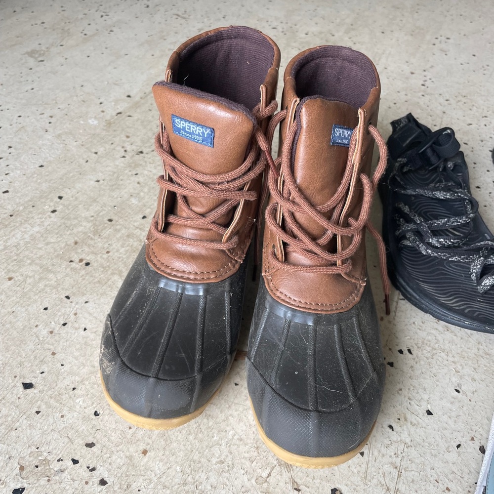 Boys shoes